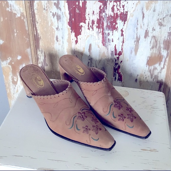 Roper Tan with red/green detailing women’s suede mules, size 8.5 - Picture 2 of 9